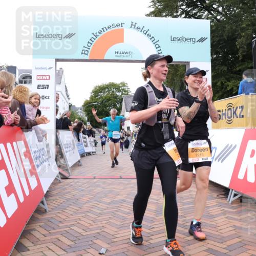 30.08.2026 - Blankeneser Heldenlauf Lena Gebhardt http://msf.ph/oto/10057770 30.08.2026 12:19:06 Ziel 2216, 2217, 4082, 4248, 4271 meine-sportfotos.de