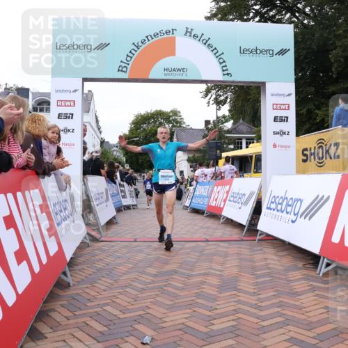 30.08.2026 - Blankeneser Heldenlauf Lena Gebhardt http://msf.ph/oto/10057773 30.08.2026 12:19:07 Ziel 2216, 2217, 4082, 4248, 4271 meine-sportfotos.de