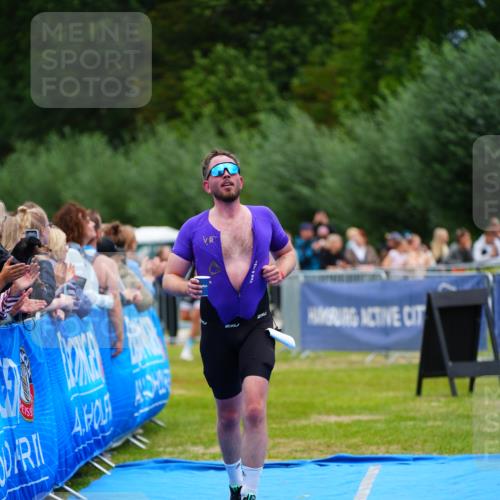 30.08.2026 - Elbe Triathlon Hamburg LAZAROV Photography http://msf.ph/oto/10057811 30.08.2026 11:22:23 Ziel 589, 1009, 1035 meine-sportfotos.de