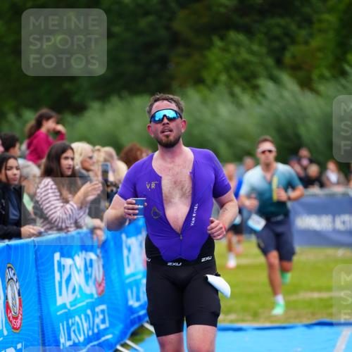 30.08.2026 - Elbe Triathlon Hamburg LAZAROV Photography http://msf.ph/oto/10057815 30.08.2026 11:22:25 Ziel 589, 1009, 1035, 1069 meine-sportfotos.de