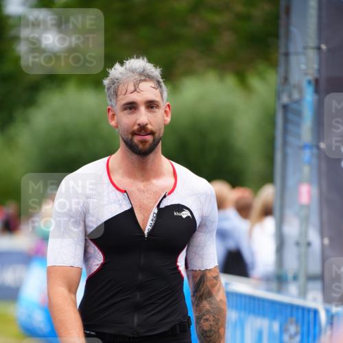 30.08.2026 - Elbe Triathlon Hamburg LAZAROV Photography http://msf.ph/oto/10057844 30.08.2026 11:22:34 Ziel 853, 1009, 1069, 1102 meine-sportfotos.de