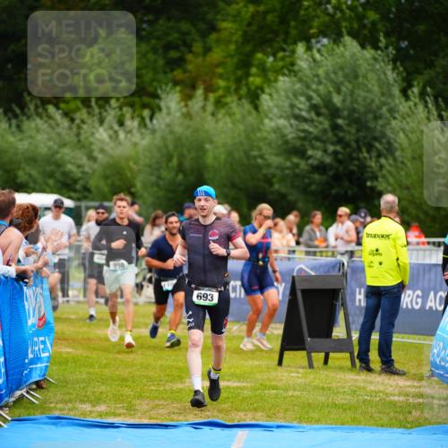 30.08.2026 - Elbe Triathlon Hamburg LAZAROV Photography http://msf.ph/oto/10057899 30.08.2026 11:23:24 Ziel 403, 404, 693, 998, 1040, 1109 meine-sportfotos.de