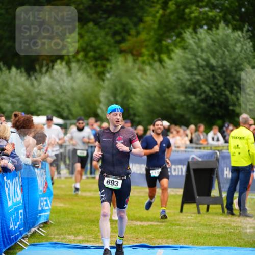 30.08.2026 - Elbe Triathlon Hamburg LAZAROV Photography http://msf.ph/oto/10057900 30.08.2026 11:23:25 Ziel 403, 404, 693, 998, 1040, 1109 meine-sportfotos.de