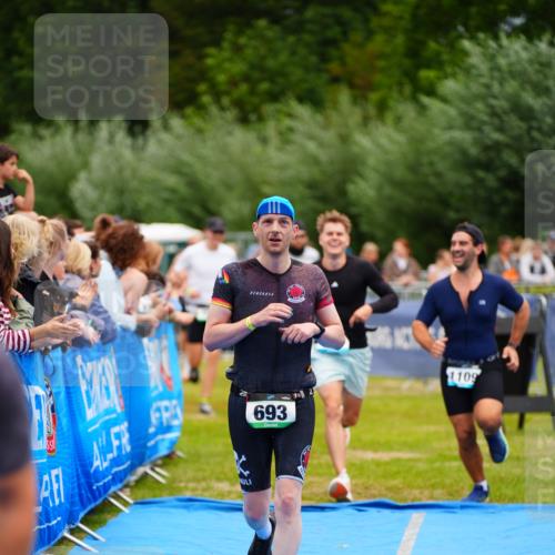 30.08.2026 - Elbe Triathlon Hamburg LAZAROV Photography http://msf.ph/oto/10057901 30.08.2026 11:23:26 Ziel 403, 404, 693, 998, 1023, 1109 meine-sportfotos.de