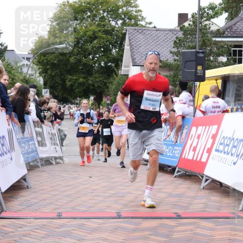 30.08.2026 - Blankeneser Heldenlauf Lena Gebhardt http://msf.ph/oto/10057906 30.08.2026 12:19:56 Ziel 2914, 2915, 4183, 4301 meine-sportfotos.de