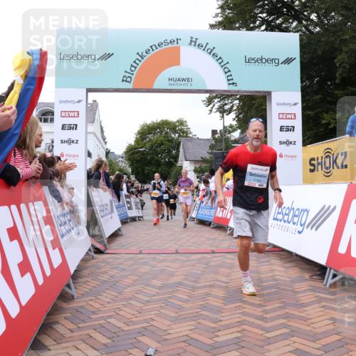 30.08.2026 - Blankeneser Heldenlauf Lena Gebhardt http://msf.ph/oto/10057910 30.08.2026 12:19:57 Ziel 2914, 2915, 4183, 4301 meine-sportfotos.de