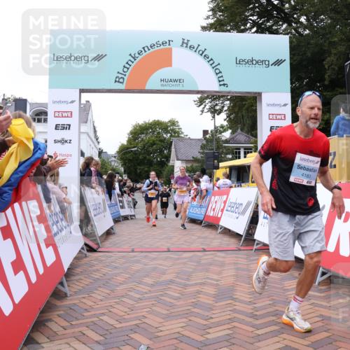 30.08.2026 - Blankeneser Heldenlauf Lena Gebhardt http://msf.ph/oto/10057913 30.08.2026 12:19:58 Ziel 2914, 2915, 4183, 4301 meine-sportfotos.de