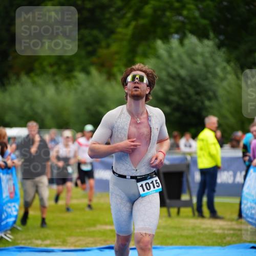 30.08.2026 - Elbe Triathlon Hamburg LAZAROV Photography http://msf.ph/oto/10057941 30.08.2026 11:23:46 Ziel 988, 1015, 1138 meine-sportfotos.de
