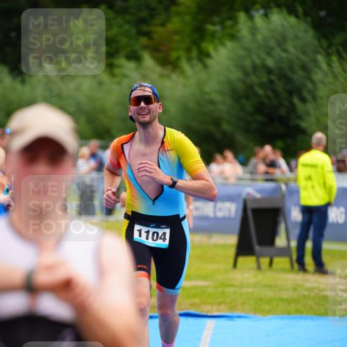 30.08.2026 - Elbe Triathlon Hamburg LAZAROV Photography http://msf.ph/oto/10057963 30.08.2026 11:23:55 Ziel 472, 988, 1006, 1104 meine-sportfotos.de