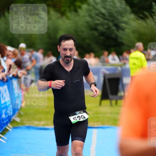 30.08.2026 - Elbe Triathlon Hamburg LAZAROV Photography http://msf.ph/oto/10057990 30.08.2026 11:24:04 Ziel 472, 629, 1314 meine-sportfotos.de