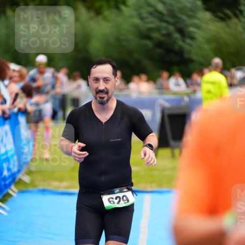 30.08.2026 - Elbe Triathlon Hamburg LAZAROV Photography http://msf.ph/oto/10057992 30.08.2026 11:24:04 Ziel 472, 629, 1314 meine-sportfotos.de