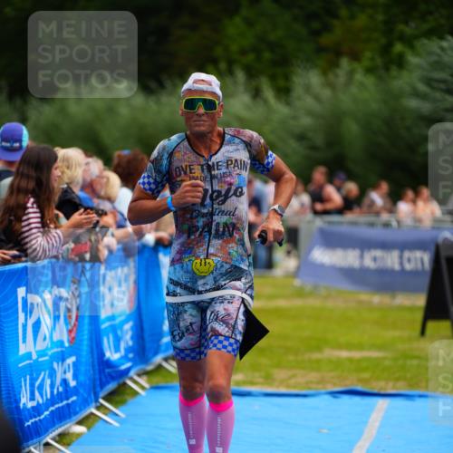 30.08.2026 - Elbe Triathlon Hamburg LAZAROV Photography http://msf.ph/oto/10057997 30.08.2026 11:24:09 Ziel 734, 883, 1314 meine-sportfotos.de