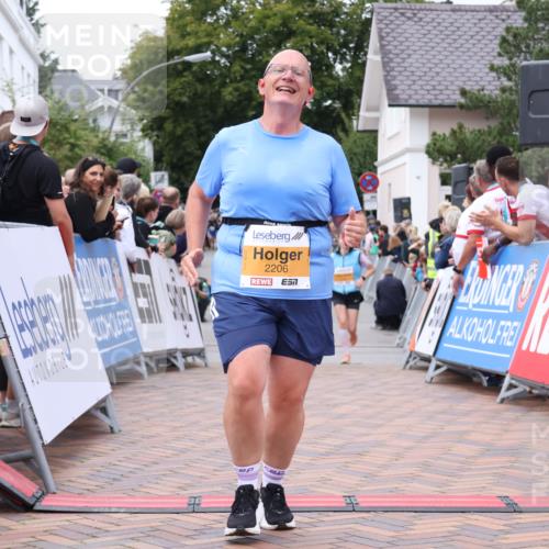30.08.2026 - Blankeneser Heldenlauf Lena Gebhardt http://msf.ph/oto/10058017 30.08.2026 12:20:16 Ziel 2206, 4244, 4253 meine-sportfotos.de