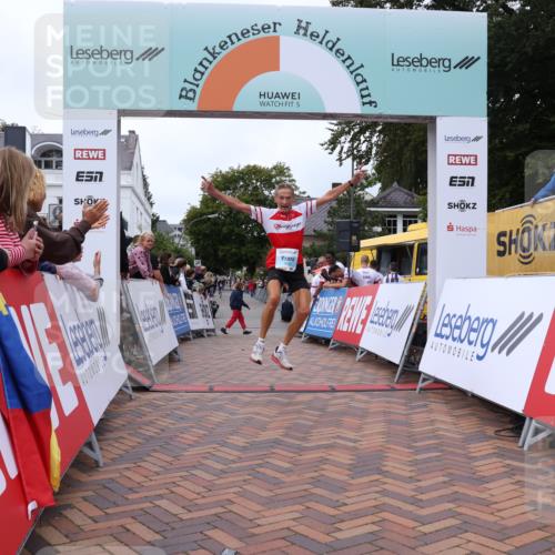 30.08.2026 - Blankeneser Heldenlauf Lena Gebhardt http://msf.ph/oto/10058060 30.08.2026 12:20:25 Ziel 2233, 2534, 4343, 4353 meine-sportfotos.de