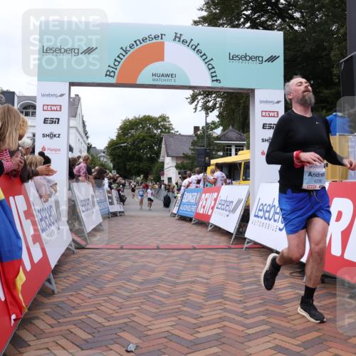 30.08.2026 - Blankeneser Heldenlauf Lena Gebhardt http://msf.ph/oto/10058117 30.08.2026 12:20:42 Ziel 4256, 4293 meine-sportfotos.de