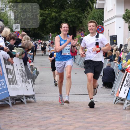 30.08.2026 - Blankeneser Heldenlauf Lena Gebhardt http://msf.ph/oto/10058124 30.08.2026 12:20:46 Ziel 4256, 4356, 4418 meine-sportfotos.de