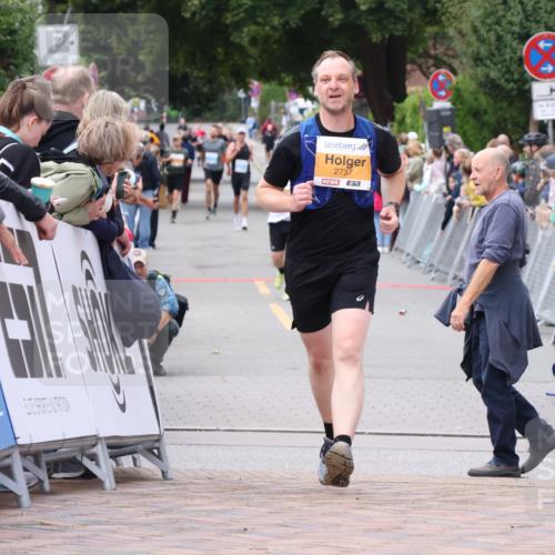 30.08.2026 - Blankeneser Heldenlauf Lena Gebhardt http://msf.ph/oto/10058142 30.08.2026 12:20:51 Ziel 2737, 4356, 4418 meine-sportfotos.de