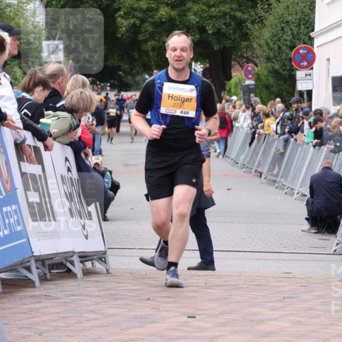 30.08.2026 - Blankeneser Heldenlauf Lena Gebhardt http://msf.ph/oto/10058145 30.08.2026 12:20:52 Ziel 2737, 4356, 4418 meine-sportfotos.de