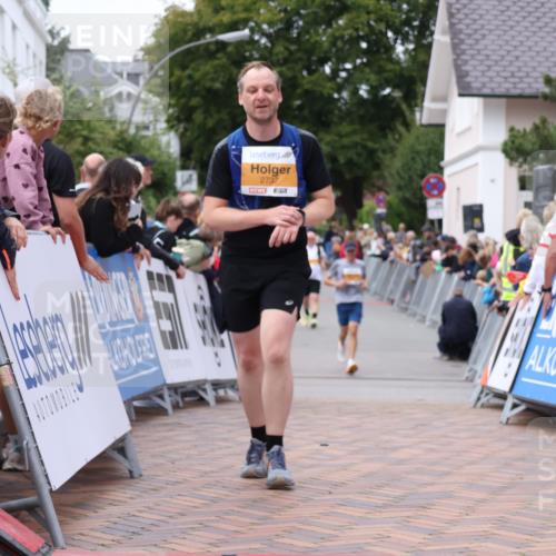 30.08.2026 - Blankeneser Heldenlauf Lena Gebhardt http://msf.ph/oto/10058148 30.08.2026 12:20:53 Ziel 2737, 4356, 4418 meine-sportfotos.de