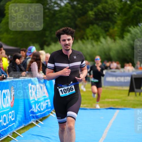 30.08.2026 - Elbe Triathlon Hamburg LAZAROV Photography http://msf.ph/oto/10058164 30.08.2026 11:25:34 Ziel 887, 1096, 1290, 1896 meine-sportfotos.de
