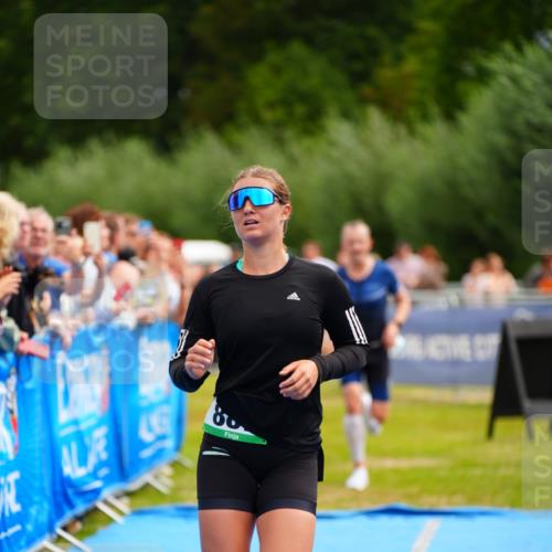 30.08.2026 - Elbe Triathlon Hamburg LAZAROV Photography http://msf.ph/oto/10058172 30.08.2026 11:25:37 Ziel 887, 1096, 1144, 1290, 1896 meine-sportfotos.de