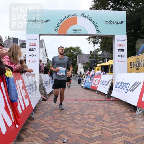 30.08.2026 - Blankeneser Heldenlauf Lena Gebhardt http://msf.ph/oto/10058221 30.08.2026 12:21:16 Ziel 2601, 4393, 4454, 4457 meine-sportfotos.de