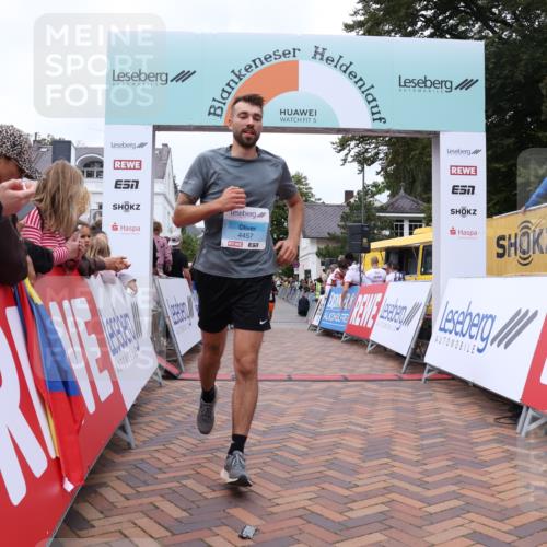 30.08.2026 - Blankeneser Heldenlauf Lena Gebhardt http://msf.ph/oto/10058224 30.08.2026 12:21:16 Ziel 2601, 4393, 4454, 4457 meine-sportfotos.de