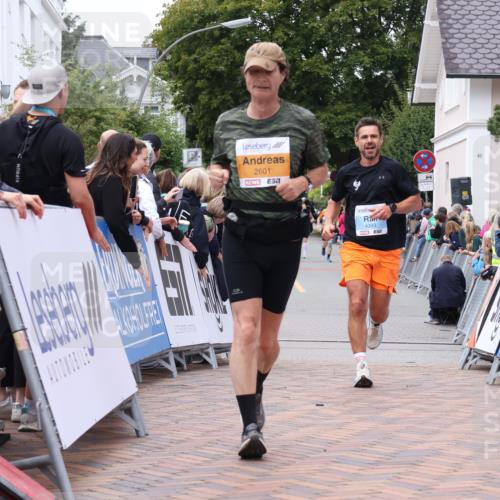 30.08.2026 - Blankeneser Heldenlauf Lena Gebhardt http://msf.ph/oto/10058232 30.08.2026 12:21:18 Ziel 2601, 4393, 4457 meine-sportfotos.de