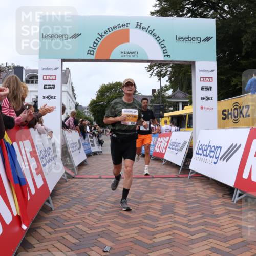 30.08.2026 - Blankeneser Heldenlauf Lena Gebhardt http://msf.ph/oto/10058239 30.08.2026 12:21:20 Ziel 2601, 4393, 4457 meine-sportfotos.de