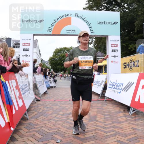 30.08.2026 - Blankeneser Heldenlauf Lena Gebhardt http://msf.ph/oto/10058243 30.08.2026 12:21:20 Ziel 2601, 4393, 4457 meine-sportfotos.de