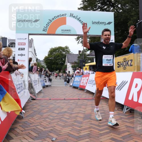 30.08.2026 - Blankeneser Heldenlauf Lena Gebhardt http://msf.ph/oto/10058247 30.08.2026 12:21:21 Ziel 2601, 4393, 4457 meine-sportfotos.de