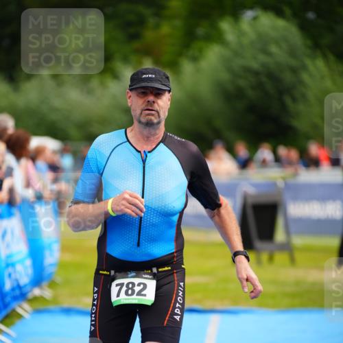 30.08.2026 - Elbe Triathlon Hamburg LAZAROV Photography http://msf.ph/oto/10058267 30.08.2026 11:26:38 Ziel 457, 782, 1249 meine-sportfotos.de