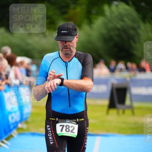 30.08.2026 - Elbe Triathlon Hamburg LAZAROV Photography http://msf.ph/oto/10058269 30.08.2026 11:26:39 Ziel 457, 782, 1249 meine-sportfotos.de