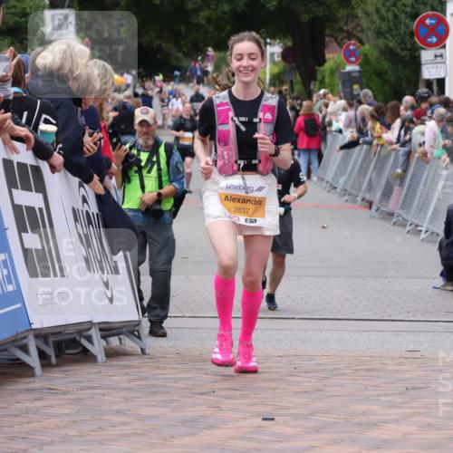 30.08.2026 - Blankeneser Heldenlauf Lena Gebhardt http://msf.ph/oto/10058299 30.08.2026 12:21:38 Ziel 2837, 4067, 4247, 4374 meine-sportfotos.de