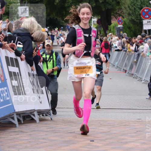 30.08.2026 - Blankeneser Heldenlauf Lena Gebhardt http://msf.ph/oto/10058303 30.08.2026 12:21:39 Ziel 2837, 4067, 4247 meine-sportfotos.de