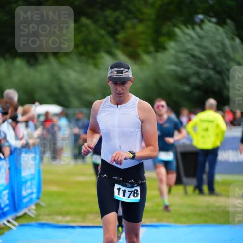 30.08.2026 - Elbe Triathlon Hamburg LAZAROV Photography http://msf.ph/oto/10058345 30.08.2026 11:27:32 Ziel 672, 1121, 1134, 1178 meine-sportfotos.de
