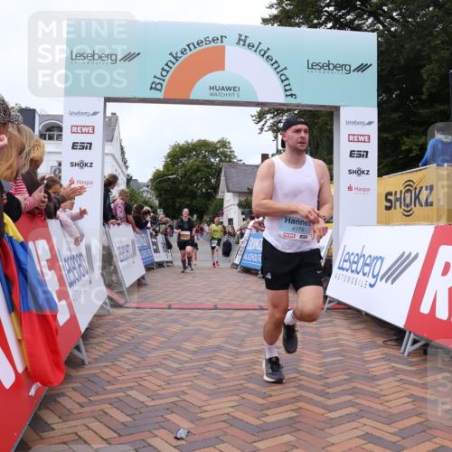 30.08.2026 - Blankeneser Heldenlauf Lena Gebhardt http://msf.ph/oto/10058346 30.08.2026 12:21:53 Ziel 2412, 2472, 4092, 4179, 4379 meine-sportfotos.de