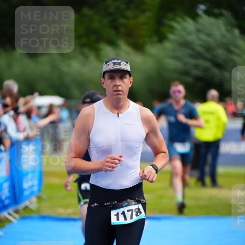 30.08.2026 - Elbe Triathlon Hamburg LAZAROV Photography http://msf.ph/oto/10058348 30.08.2026 11:27:33 Ziel 672, 1121, 1134, 1178 meine-sportfotos.de