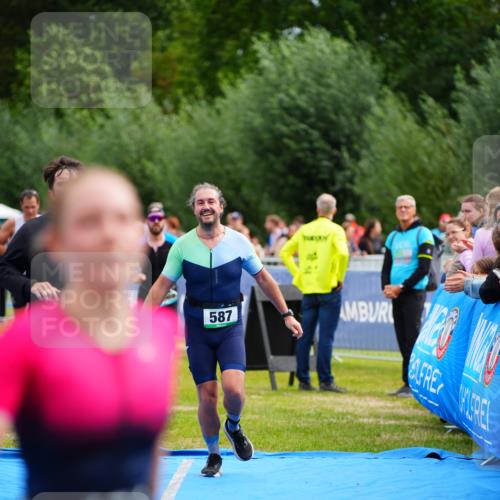 30.08.2026 - Elbe Triathlon Hamburg LAZAROV Photography http://msf.ph/oto/10058400 30.08.2026 11:27:58 Ziel 587, 754, 874, 953, 1065, 1068, 1103 meine-sportfotos.de