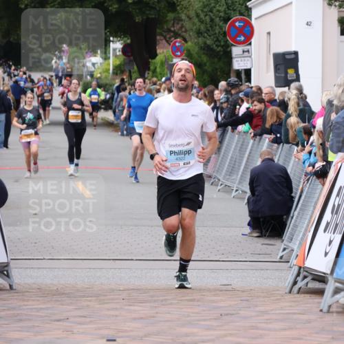 30.08.2026 - Blankeneser Heldenlauf Lena Gebhardt http://msf.ph/oto/10058418 30.08.2026 12:22:12 Ziel 2793, 4322, 4329 meine-sportfotos.de