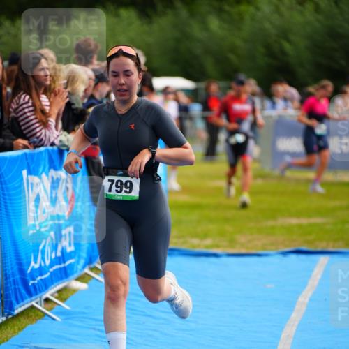 30.08.2026 - Elbe Triathlon Hamburg LAZAROV Photography http://msf.ph/oto/10058558 30.08.2026 11:29:16 Ziel 799, 1280 meine-sportfotos.de