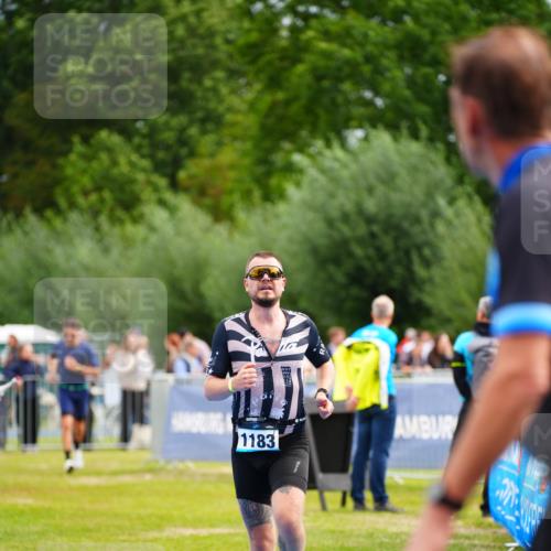 30.08.2026 - Elbe Triathlon Hamburg LAZAROV Photography http://msf.ph/oto/10058598 30.08.2026 11:29:34 Ziel 749, 1078, 1183 meine-sportfotos.de