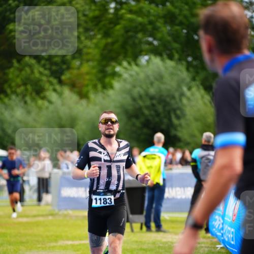 30.08.2026 - Elbe Triathlon Hamburg LAZAROV Photography http://msf.ph/oto/10058600 30.08.2026 11:29:34 Ziel 749, 1078, 1183 meine-sportfotos.de
