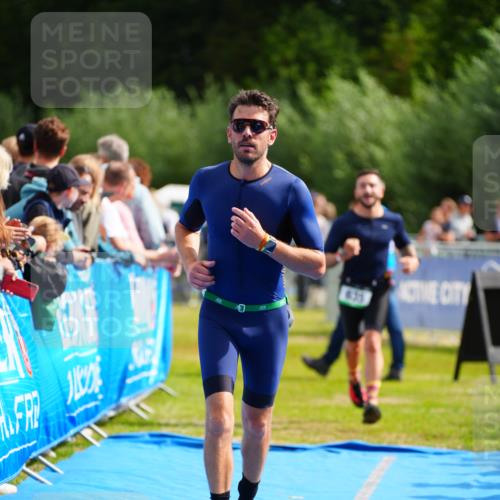 30.08.2026 - Elbe Triathlon Hamburg LAZAROV Photography http://msf.ph/oto/10058612 30.08.2026 11:29:43 Ziel 635, 659 meine-sportfotos.de