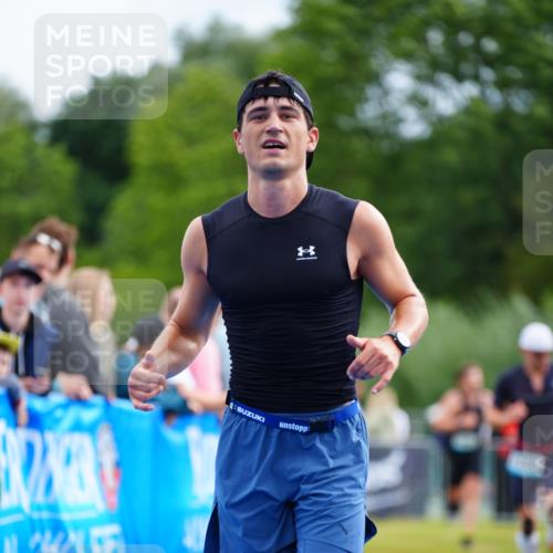 30.08.2026 - Elbe Triathlon Hamburg LAZAROV Photography http://msf.ph/oto/10058661 30.08.2026 11:30:12 Ziel 798, 1081, 1285 meine-sportfotos.de