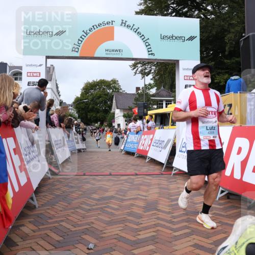 30.08.2026 - Blankeneser Heldenlauf Lena Gebhardt http://msf.ph/oto/10058711 30.08.2026 12:23:19 Ziel 4145, 4163, 4359 meine-sportfotos.de