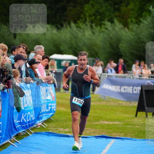 30.08.2026 - Elbe Triathlon Hamburg LAZAROV Photography http://msf.ph/oto/10058728 30.08.2026 11:31:12 Ziel 1352 meine-sportfotos.de