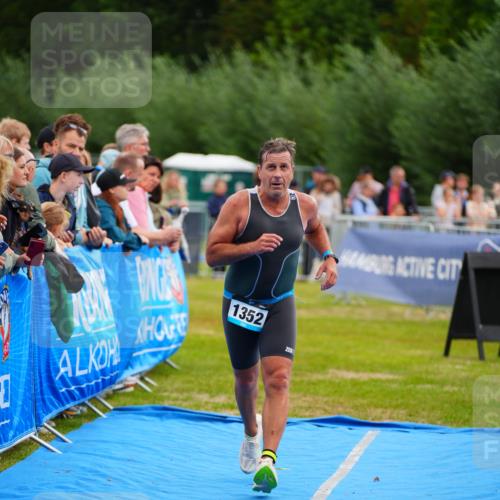 30.08.2026 - Elbe Triathlon Hamburg LAZAROV Photography http://msf.ph/oto/10058731 30.08.2026 11:31:13 Ziel 1352 meine-sportfotos.de