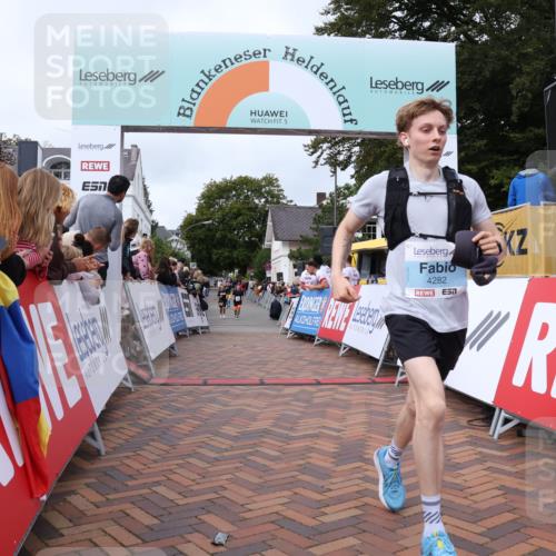 30.08.2026 - Blankeneser Heldenlauf Lena Gebhardt http://msf.ph/oto/10058748 30.08.2026 12:23:25 Ziel 4145, 4163, 4282, 4359 meine-sportfotos.de