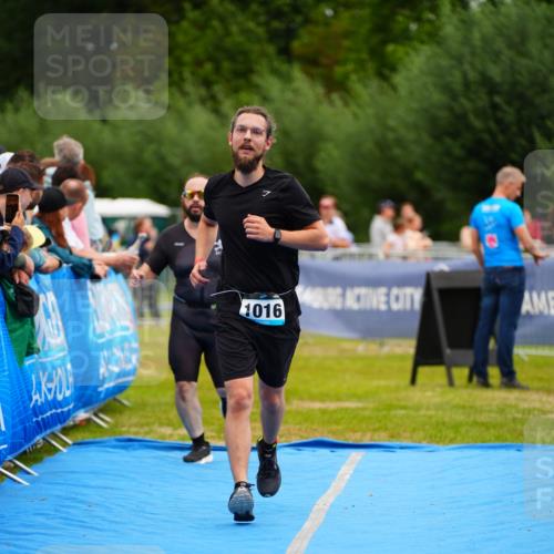 30.08.2026 - Elbe Triathlon Hamburg LAZAROV Photography http://msf.ph/oto/10058768 30.08.2026 11:32:00 Ziel 662, 1016 meine-sportfotos.de